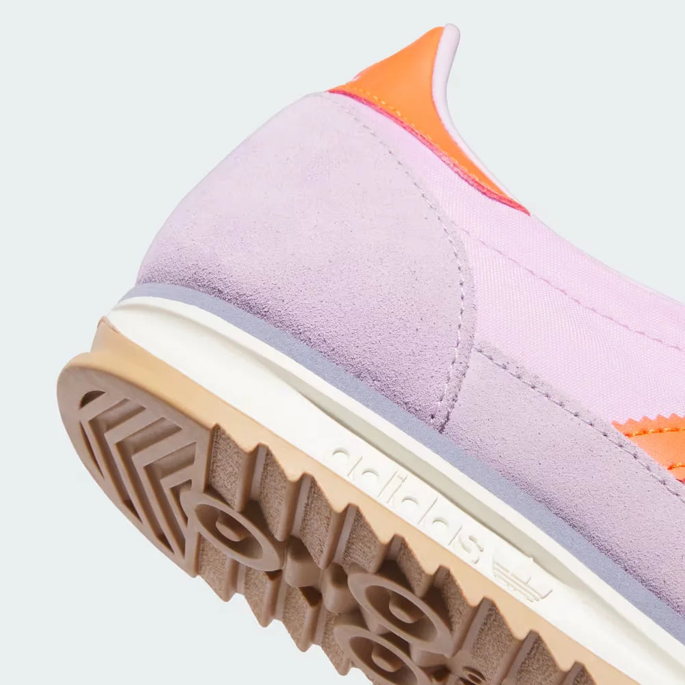 Zoom Looking at the Outsole and Midsole: Highlighting the textured Ecotex tongue and the layered cushioning of the EVA unit.