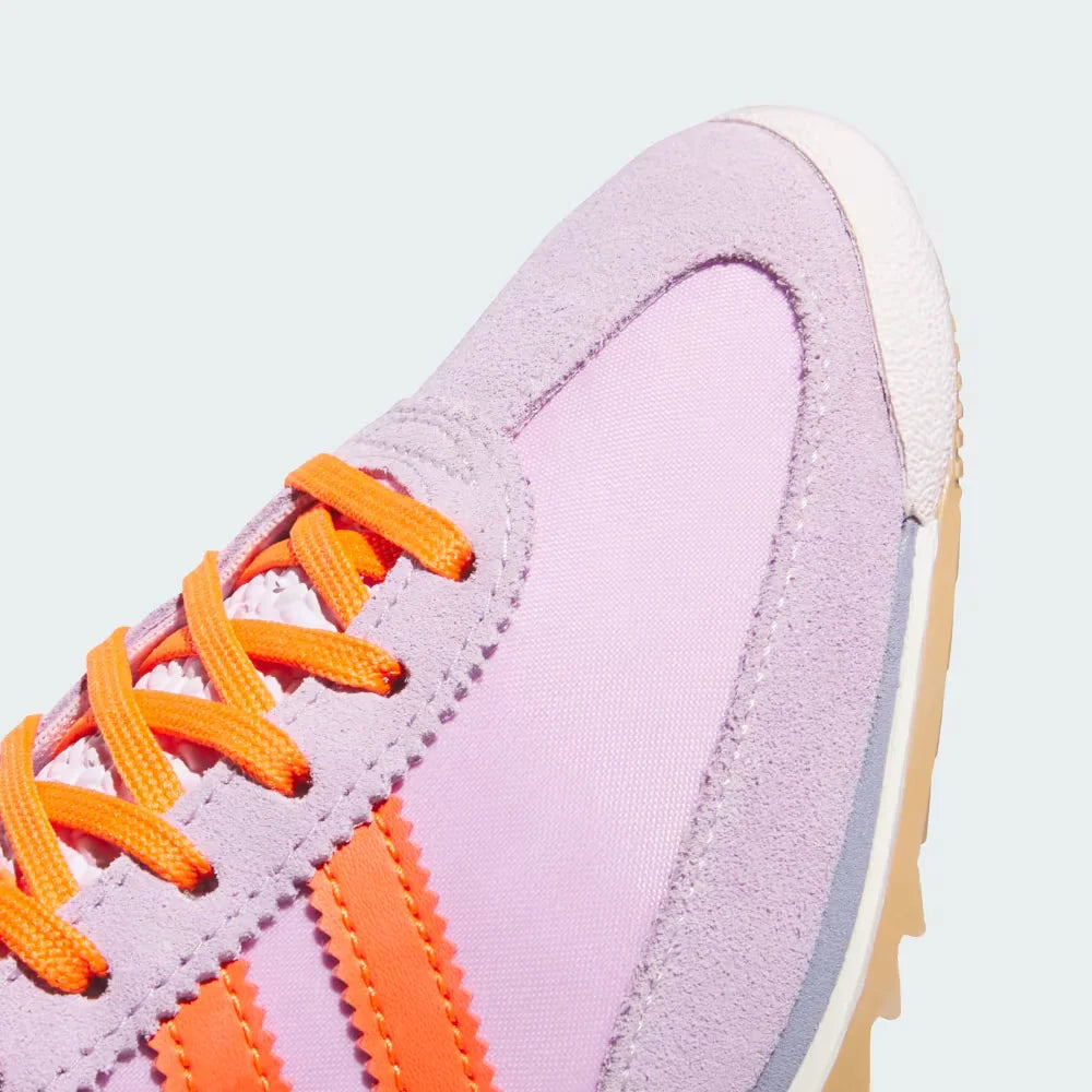 Zoom Looking at the Front of the Shoes and Laces: A close-up of the breathable nylon weave and the precision-stitched suede reinforcements.