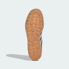 The classic trefoil-patterned traction on the translucent gum rubber sole.