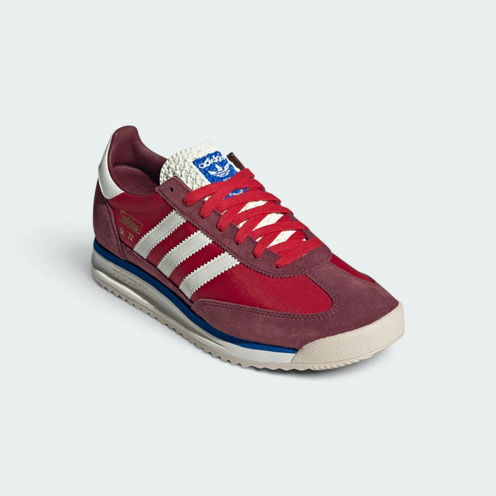 Emphasising the slim, low-profile track silhouette and the professional alignment of the gold-foil SL 72 branding marks.