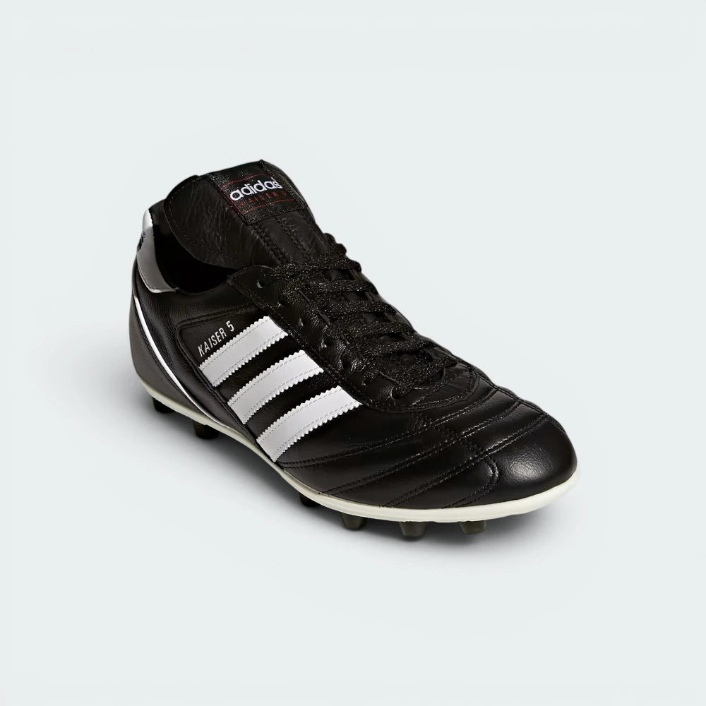Emphasising the timeless, historic football silhouette and the professional distribution of the white accent piping and leather panels.