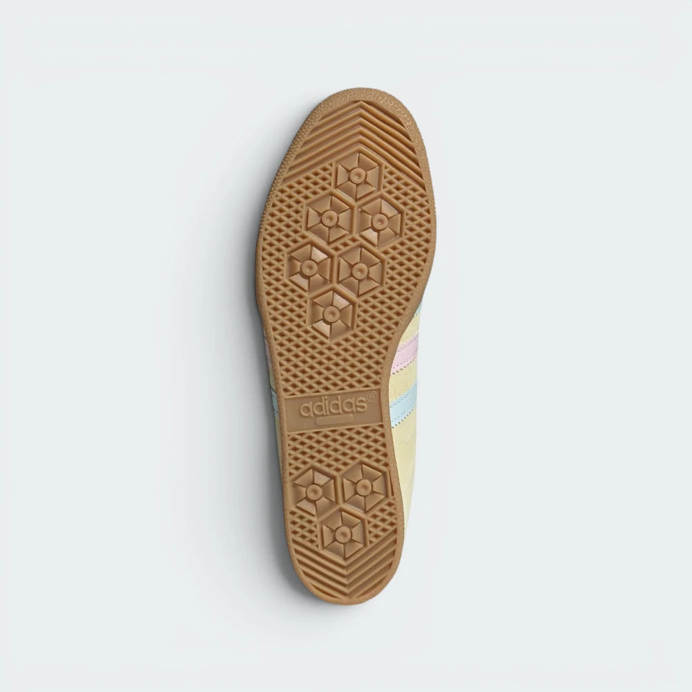 Displays the technical brickwork texture of the retro gum rubber outsole, engineered for unreal everyday grip.