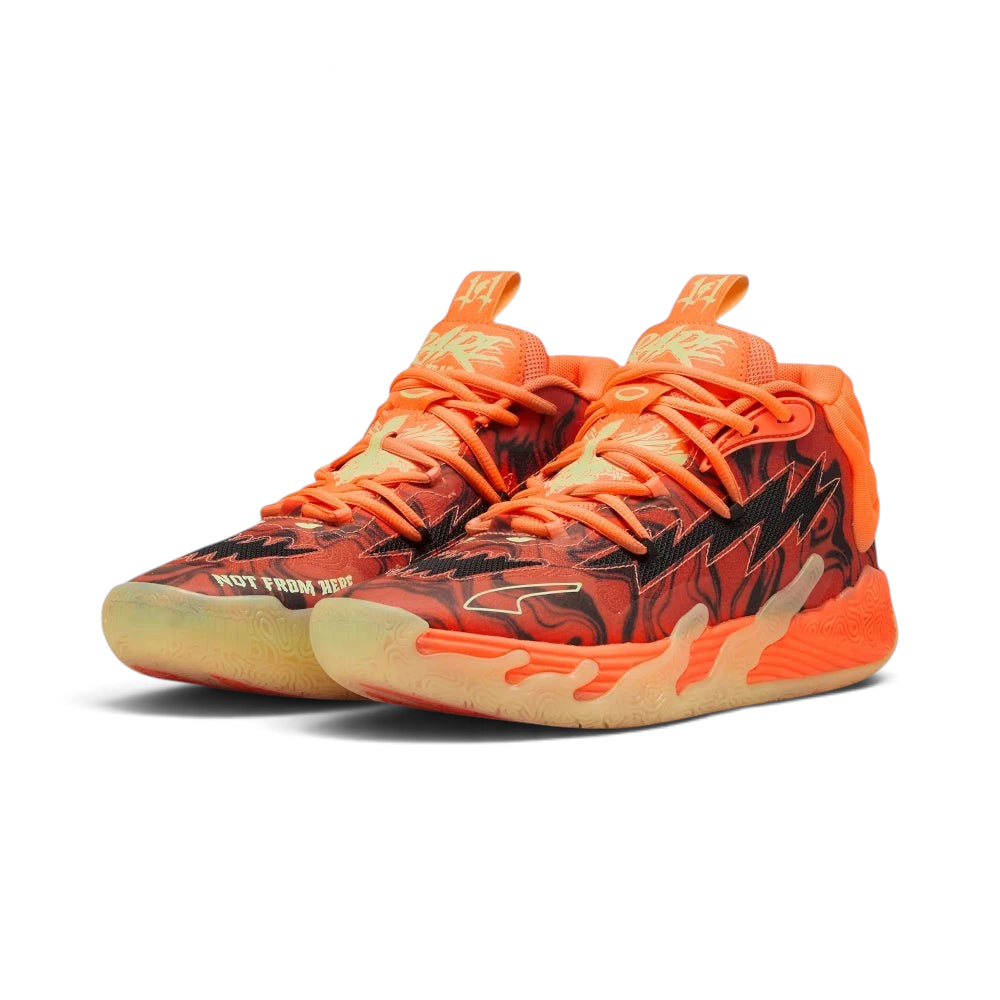 Emphasising the locked-in woven upper and the professional "Orange/Black" colour depth.