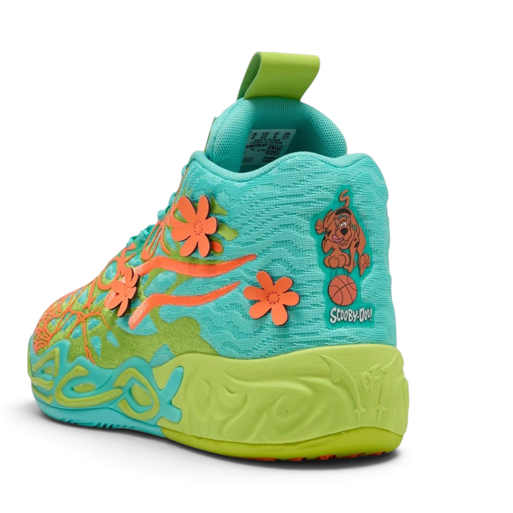 Focuses on the unique Scooby-Doo graphics and the professional finish of the TPU heel counter.