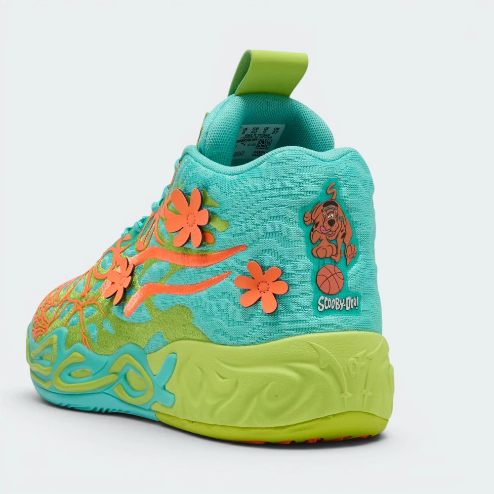 Focuses on the unique Scooby-Doo graphics and the professional finish of the TPU heel counter.