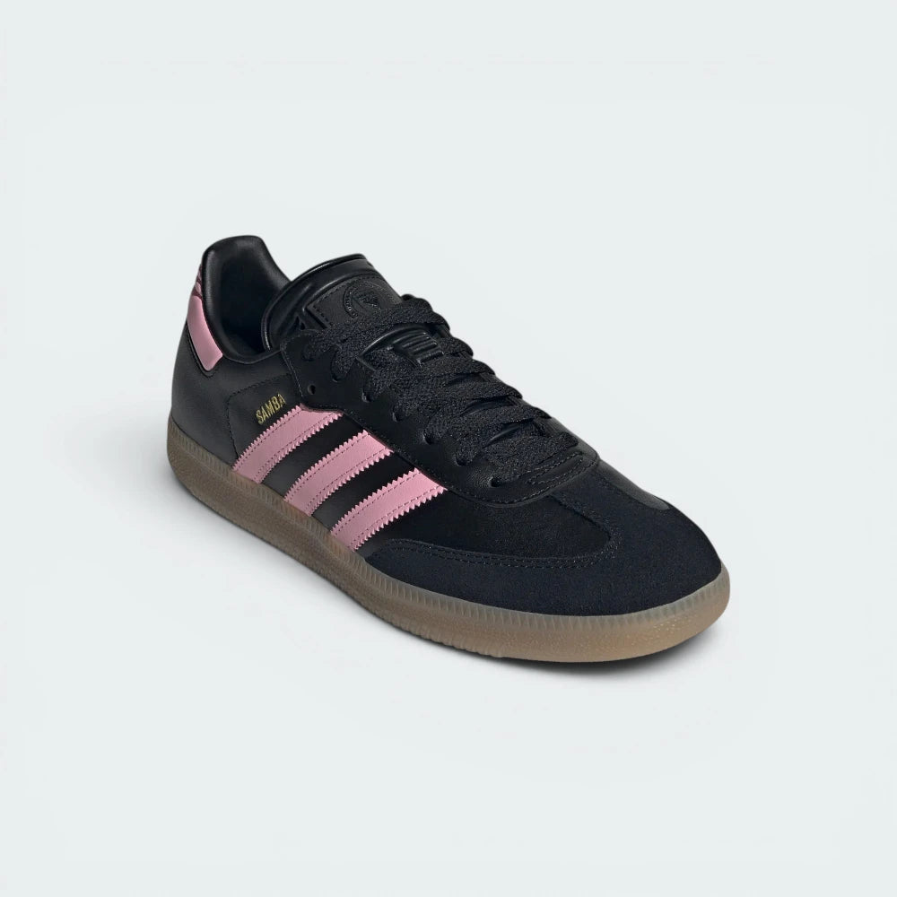 Emphasising the low-profile casual silhouette and the professional distribution of the stealthy away kit tones.