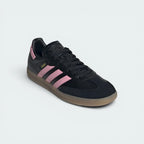 Emphasising the low-profile casual silhouette and the professional distribution of the stealthy away kit tones.
