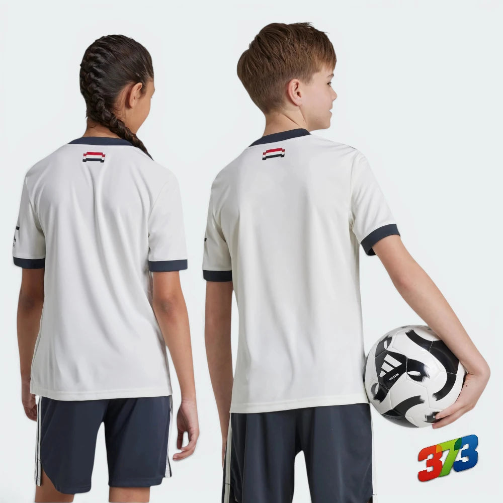 Focuses on the clean "Off White" finish and the professional stitching of the 100% recycled polyester.