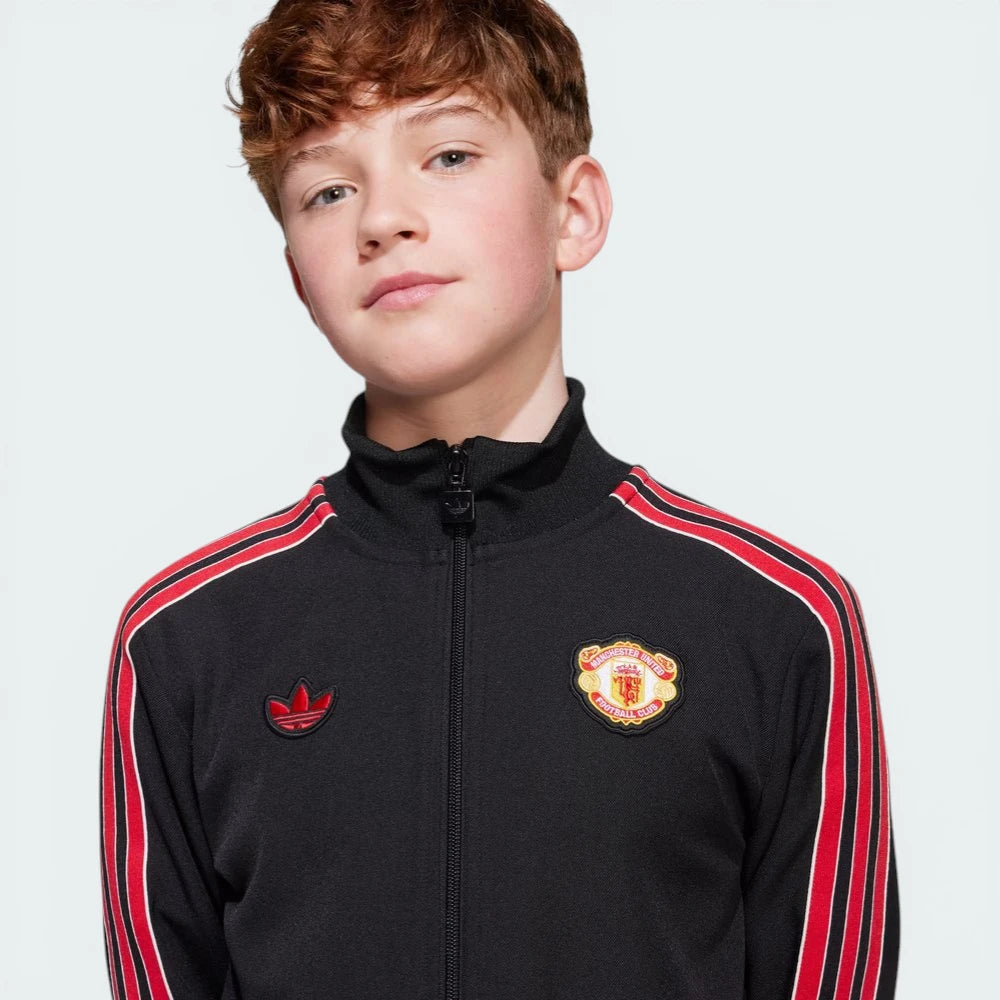 Close-up of the Manchester United vintage crest, highlighting the intricate embroidery and heritage details.