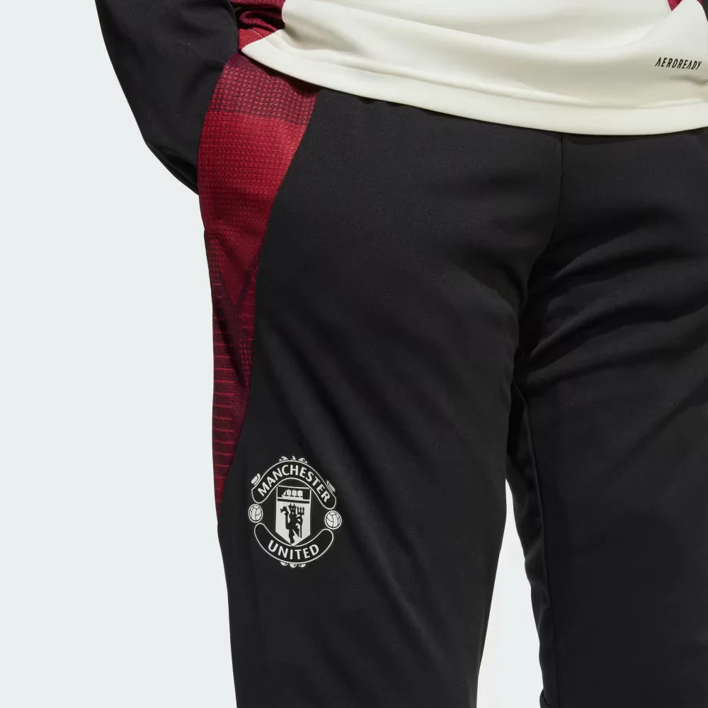 Zoom looking at the side zip pockets and hardware, highlighting the precision stitching and durable zip construction.