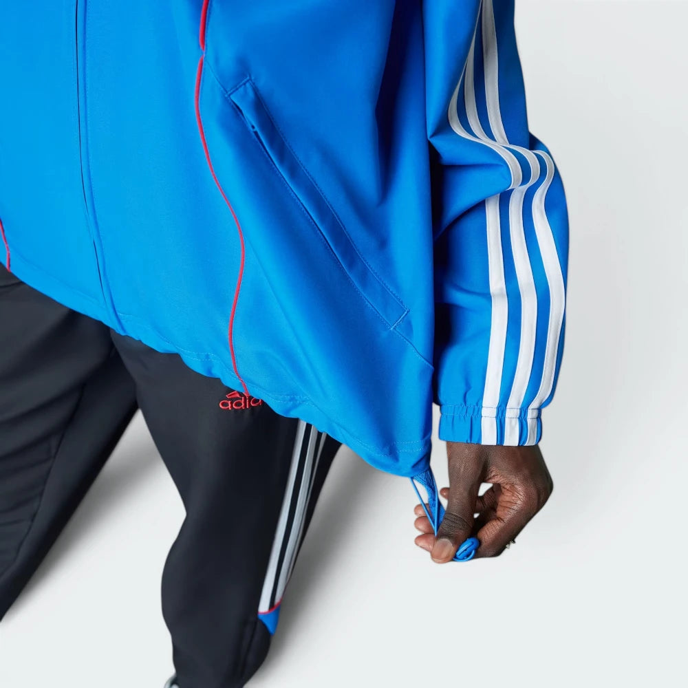Highlights the "unreal" finish of the secure bungee-adjustable hem toggle and the elasticated wrist cuff stitching.