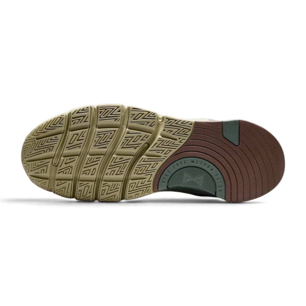 Full-length bottom profile showing the hybrid rubber outsole, highlighting the deep forefoot flex grooves for multi-directional bending and the circular heel pivot and stability platform.