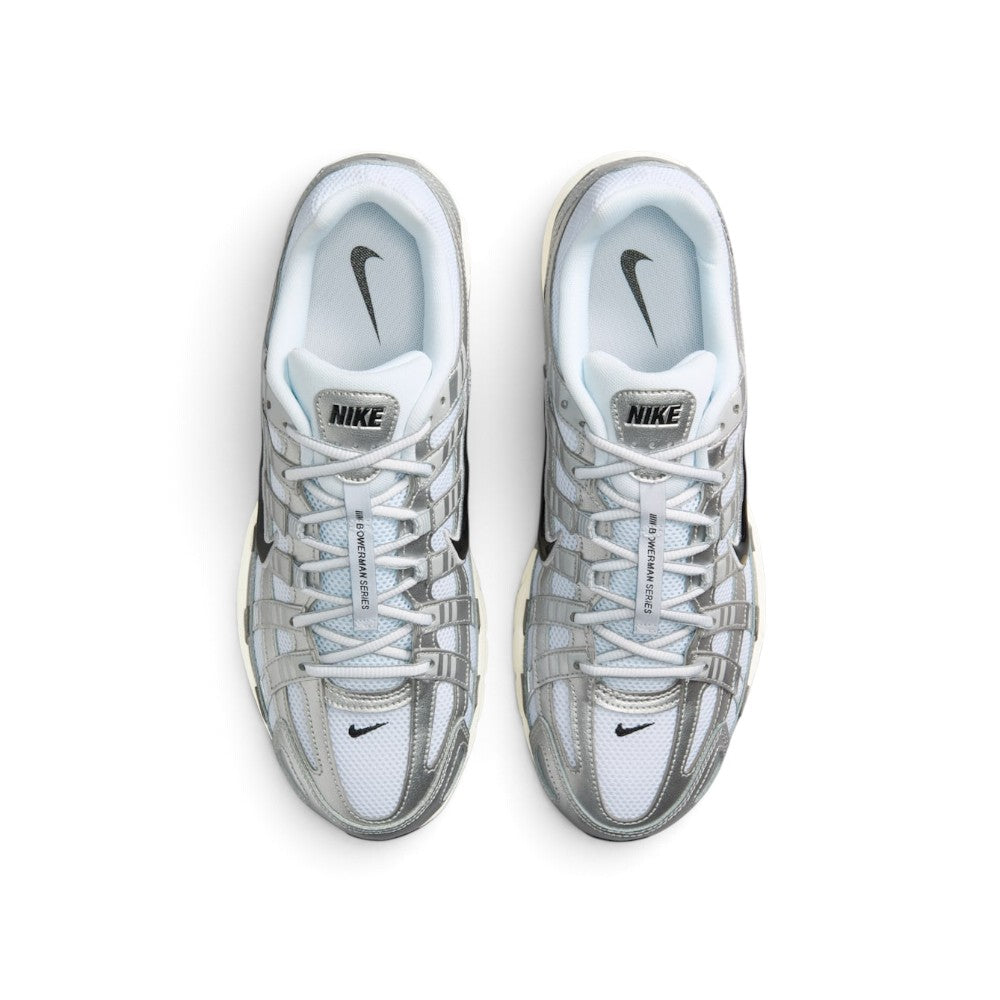 Highlighting the symmetrical central lacing throat, flat white laces, "Bowerman Series" branded tongue webbing, padded collar lining, and cushioned black sockliner, demonstrating the upper template constructed for a comfortable "locked-in" fit.