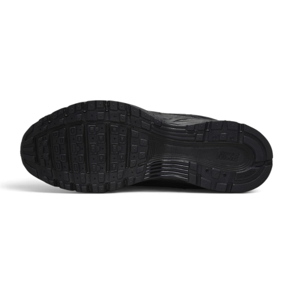 Displays the full-length black rubber outsole, showcasing the multi-pod waffle traction pattern, grooved forefoot flex channels, debossed Nike branding, and BRS 1000 heel rubber badge.