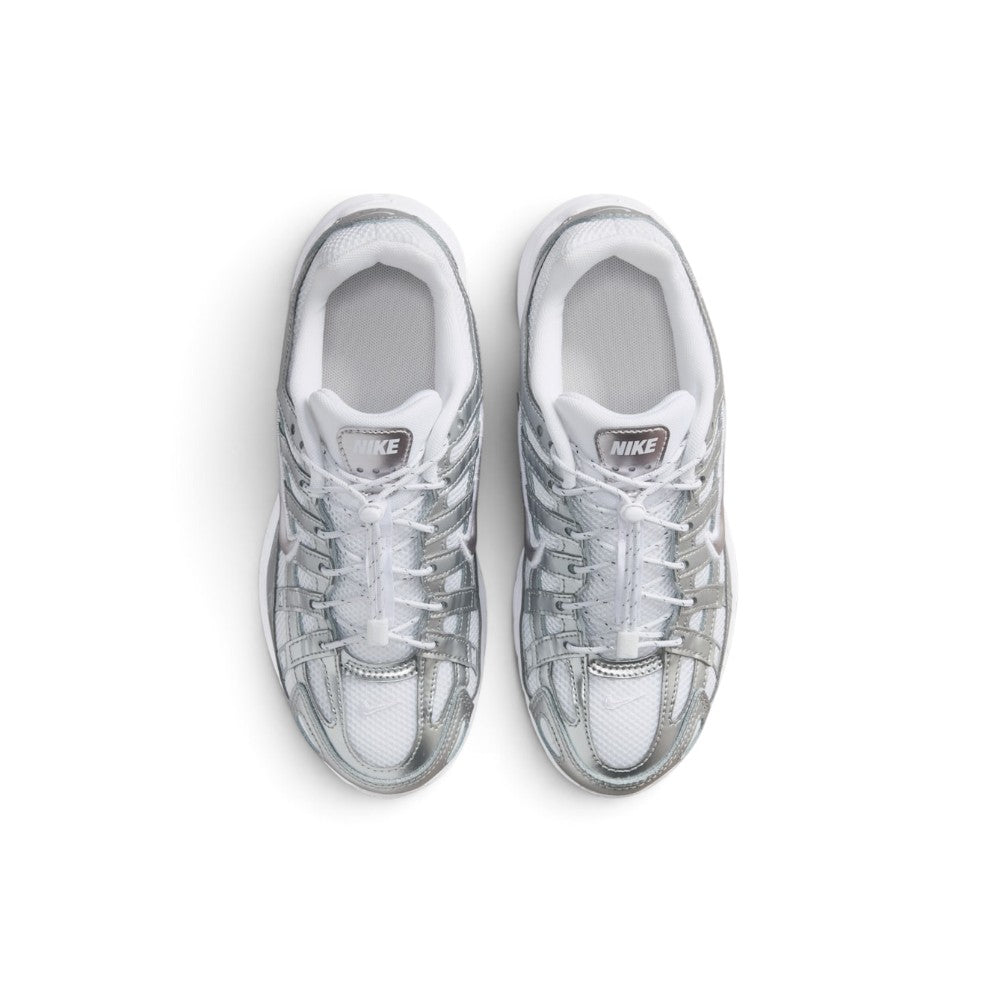 Focuses on the locked-in utility lacing layout, displaying the speed toggle mechanism, elasticated laces, breathable white mesh tongue, padded ankle collars, and insoles printed with classic Nike branding.
