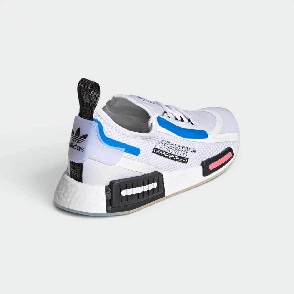 Focuses on the heritage heel pull tab and the professional finish of the rear Boost heel molding.