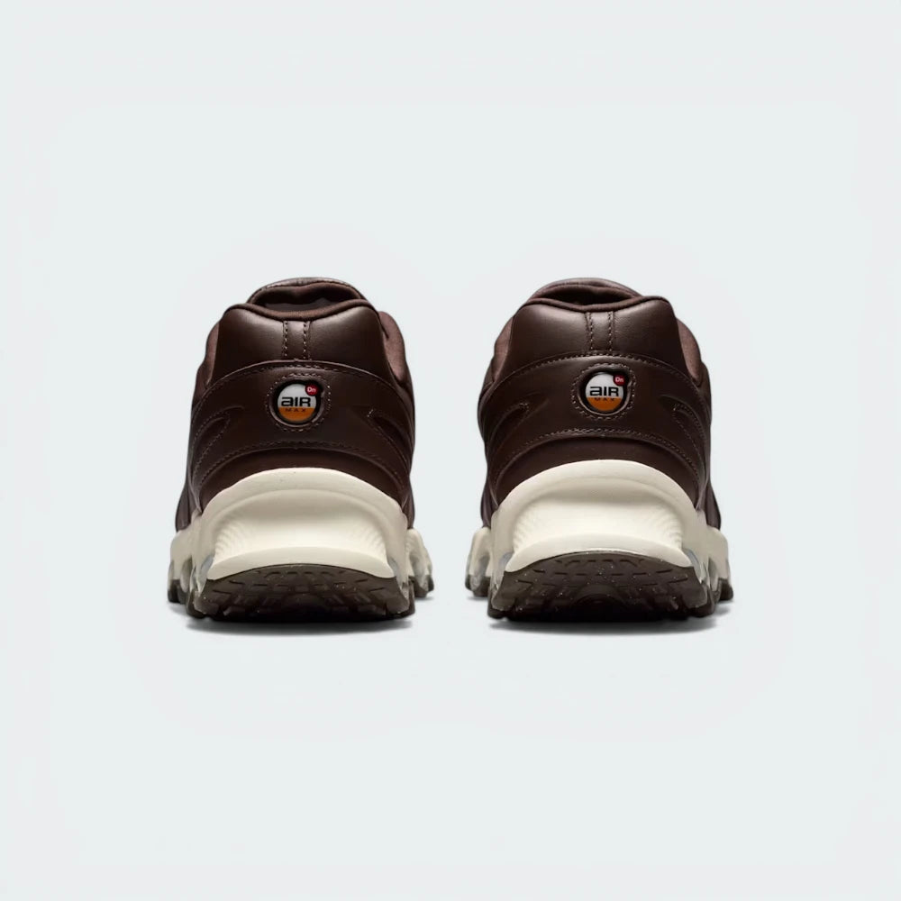 View from Behind Looking at the Heel: Focusing on the rear four Air tubes and the clean, leather-wrapped heel counter.