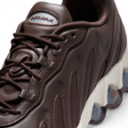 Zoom Looking at the Front of the Shoes and Laces: A close-up of the high-quality leather grain and the precision-stitched panels on the toe box.