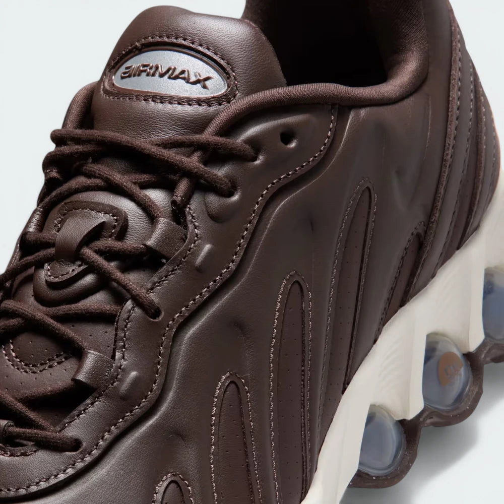 Zoom Looking at the Front of the Shoes and Laces: A close-up of the high-quality leather grain and the precision-stitched panels on the toe box.