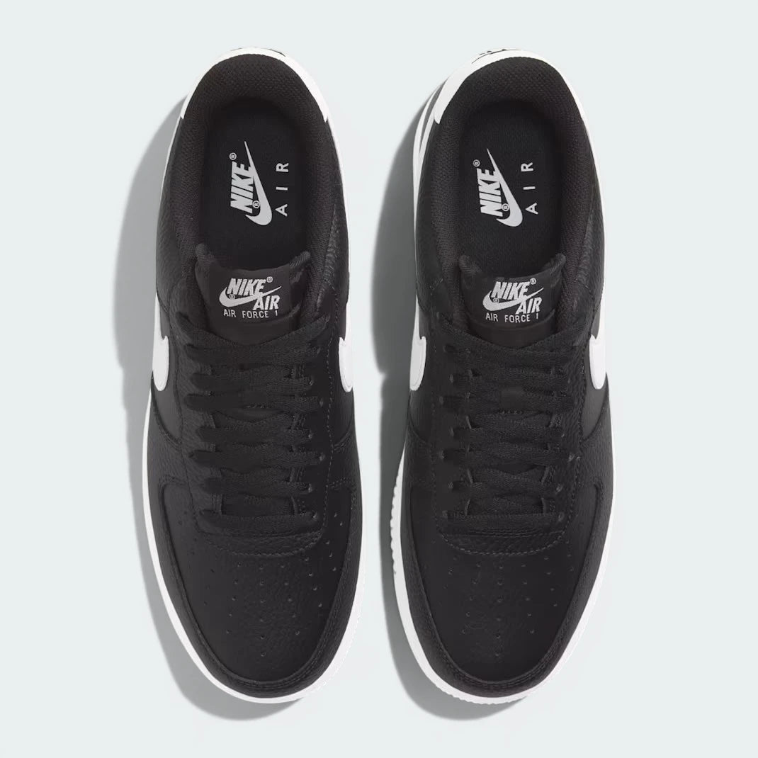 Focuses on the "locked-in" lacing system and the professional finish of the perforated toe box.