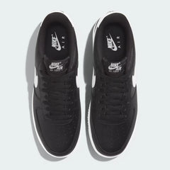 Focuses on the "locked-in" lacing system and the professional finish of the perforated toe box.