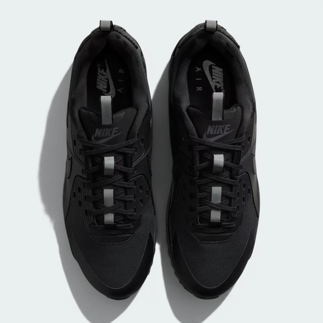 Focuses on the "locked-in" lacing system and the high-quality Ripstop texture on the toe box.