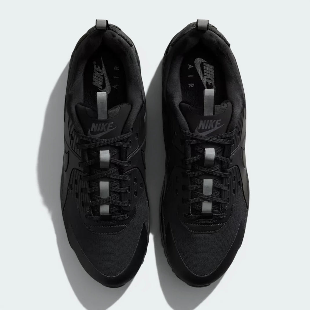 Focuses on the "locked-in" lacing system and the high-quality Ripstop texture on the toe box.