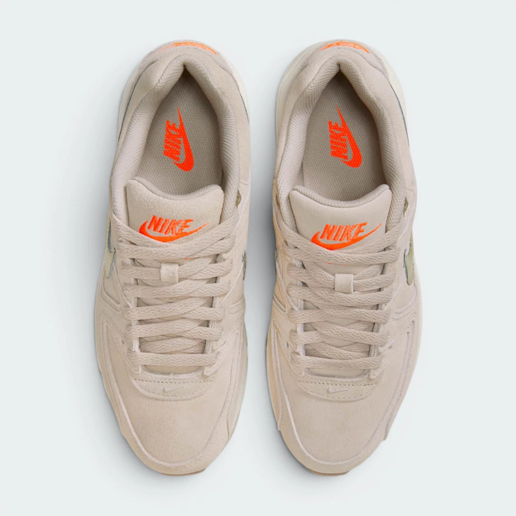 Focuses on the "locked-in" lacing system and the professional finish of the premium leather toe box.