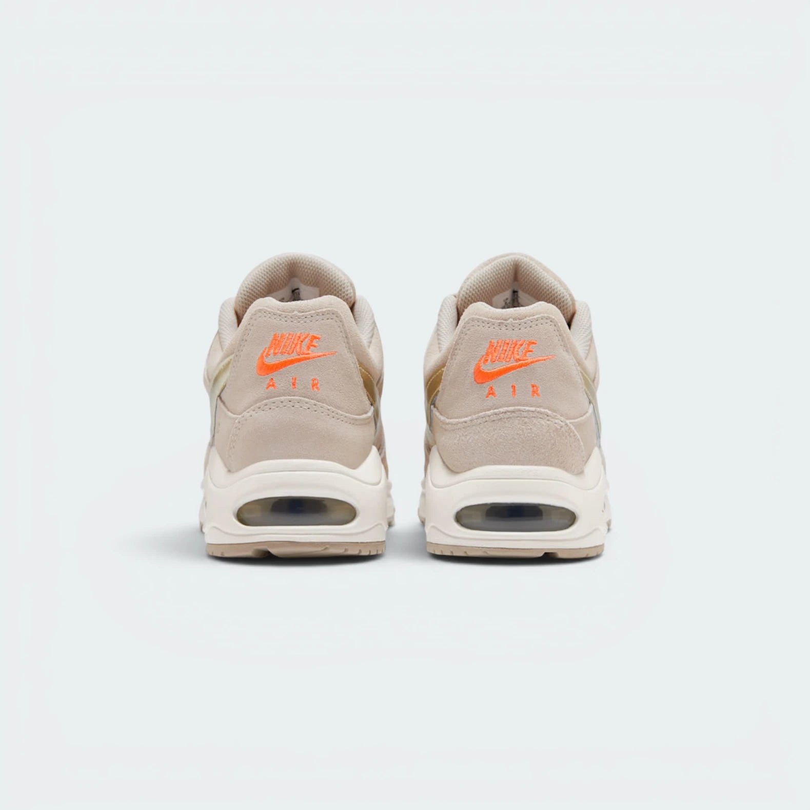 Focuses on the visible Air window and the professional finish of the reinforced heel structure.