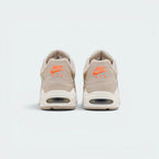 Focuses on the visible Air window and the professional finish of the reinforced heel structure.