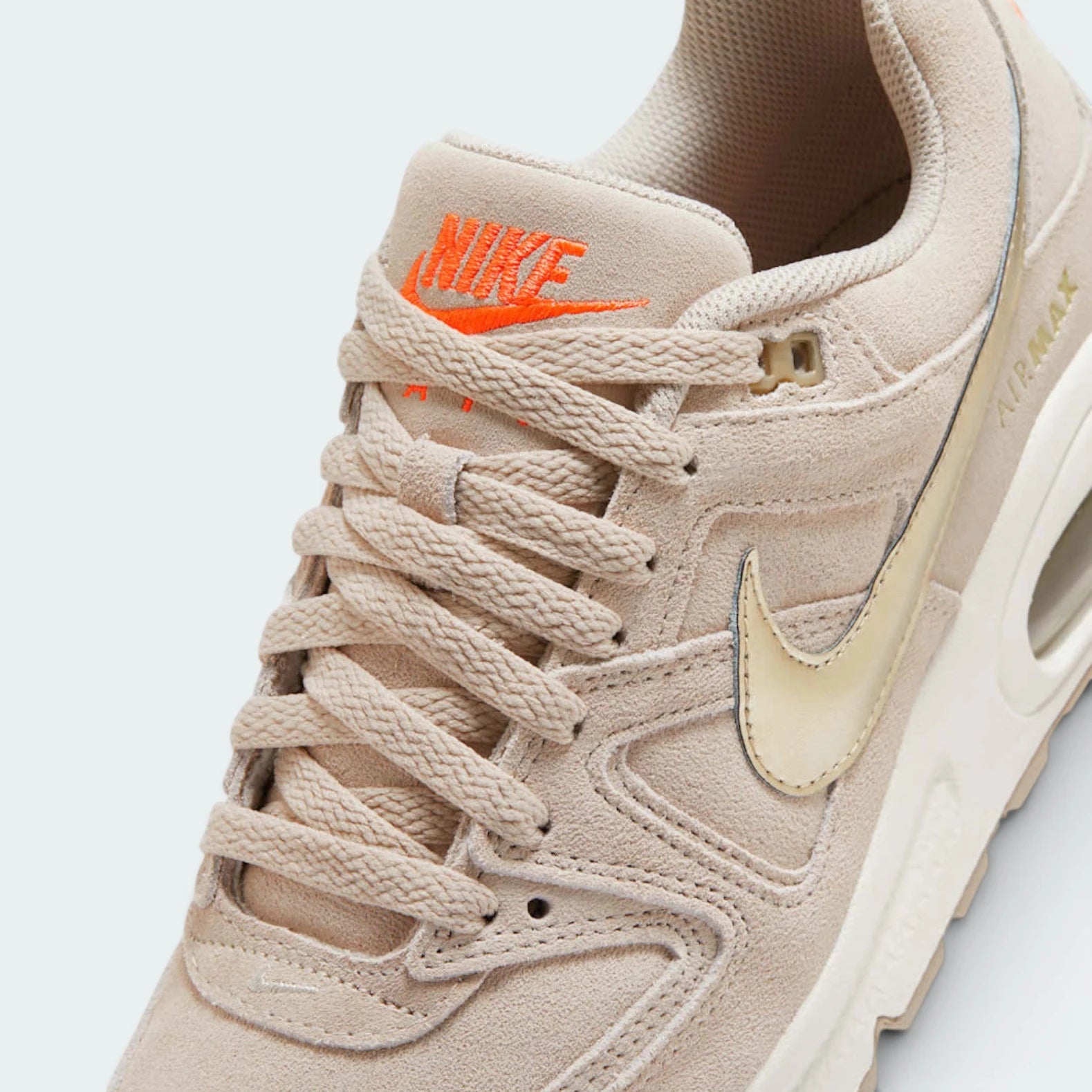 Details the high-definition leather grain and the precision of the stitching.