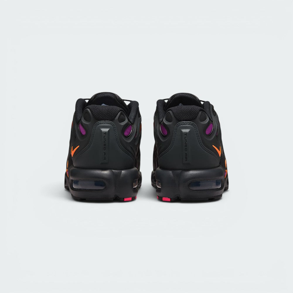 Focuses on the contoured shape of the molded rear counter, highlighting the smooth integration of the tech panels wrapping the heel base.