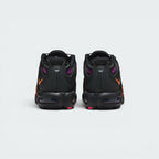 Focuses on the contoured shape of the molded rear counter, highlighting the smooth integration of the tech panels wrapping the heel base.