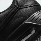 Zoom Looking at the Outsole and Midsole: Highlighting the "Max Air" branding and the technical engineering of the cushioned sole.