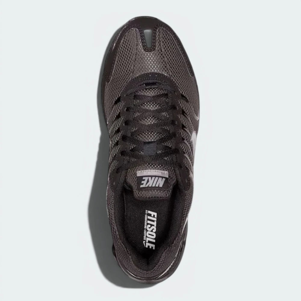 Focuses on the "locked-in" lacing system and the professional finish of the breathable mesh toe box.