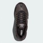 Focuses on the "locked-in" lacing system and the professional finish of the breathable mesh toe box.