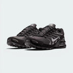 Emphasising the locked-in heel counter and the professional "Metallic Silver" depth.