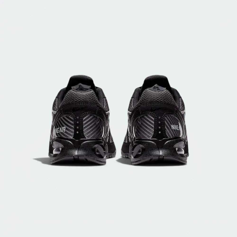 Focuses on the Max Air window and the professional finish of the reinforced heel structure.
