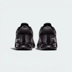 Focuses on the Max Air window and the professional finish of the reinforced heel structure.