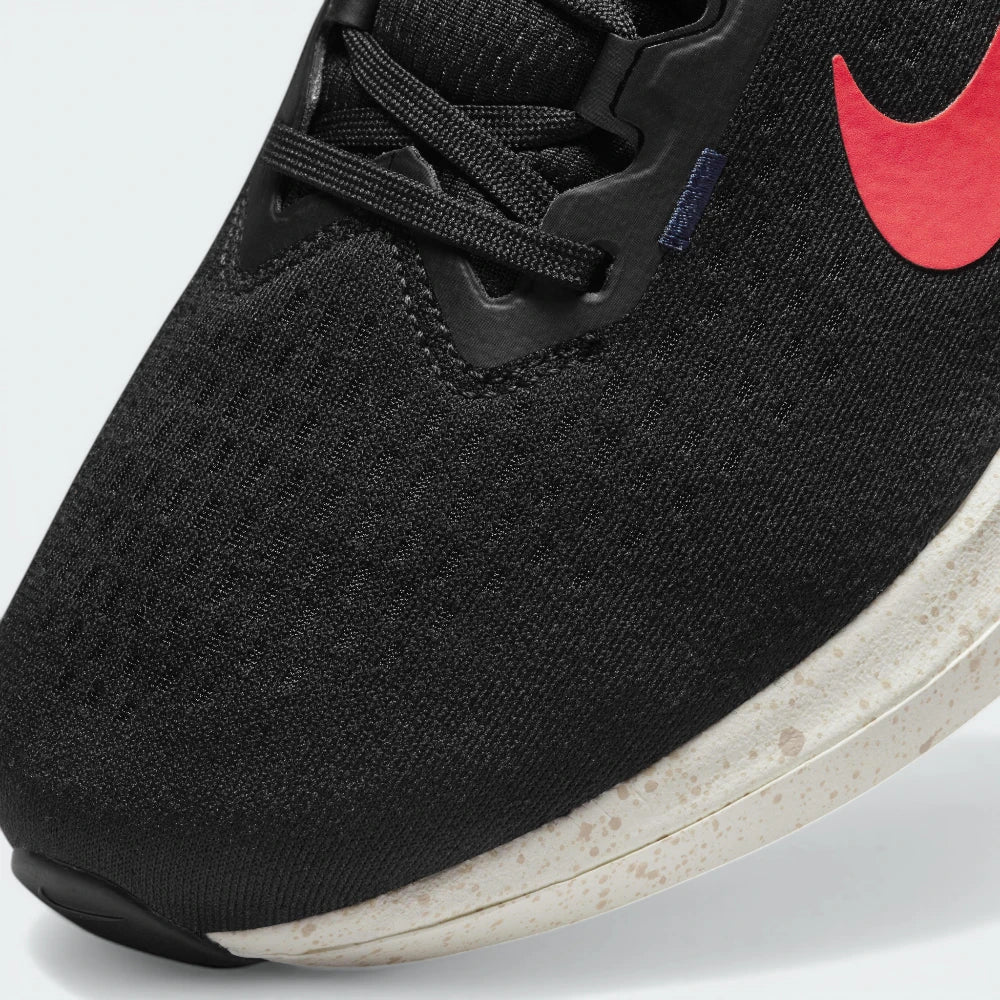 Zoom Looking at the Front of the Shoes and Laces: A close-up of the breathable mesh grain and the integrated elastic midfoot support.