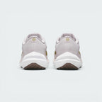 Focuses on the contoured shape of the padded ankle collar, highlighting the central heel seam topped with a circular Pacific Moss Sunburst logo and the wide white foam landing base below.