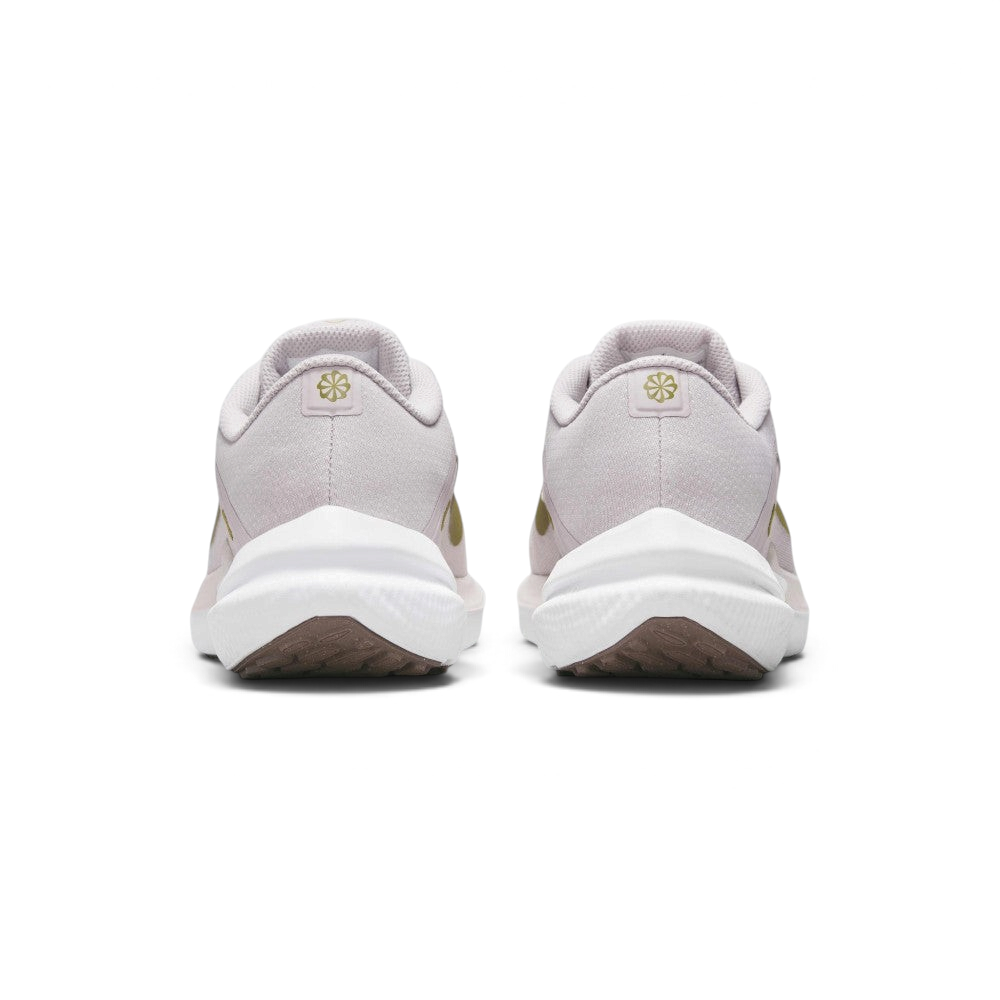 Focuses on the contoured shape of the padded ankle collar, highlighting the central heel seam topped with a circular Pacific Moss Sunburst logo and the wide white foam landing base below.