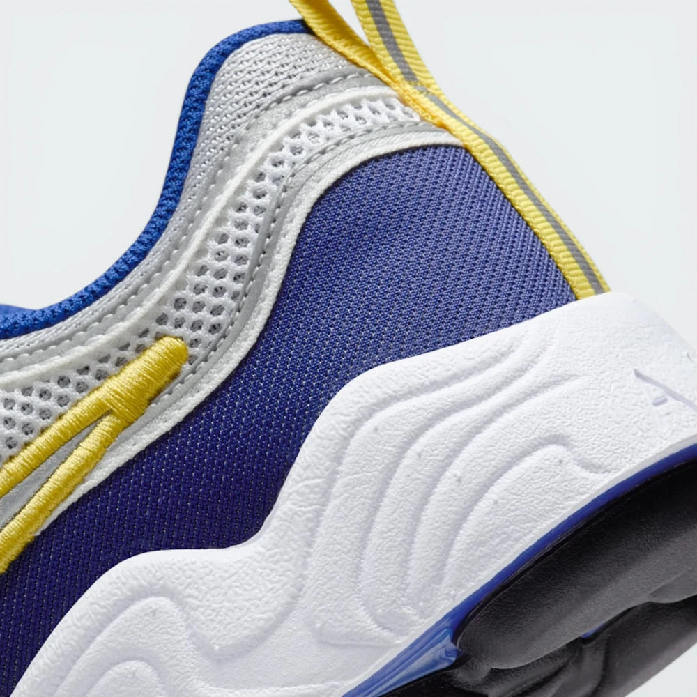 Zoom Looking at the Outsole and Midsole: Highlighting the "Air Zoom" branding and the intricate, podular design of the outsole.