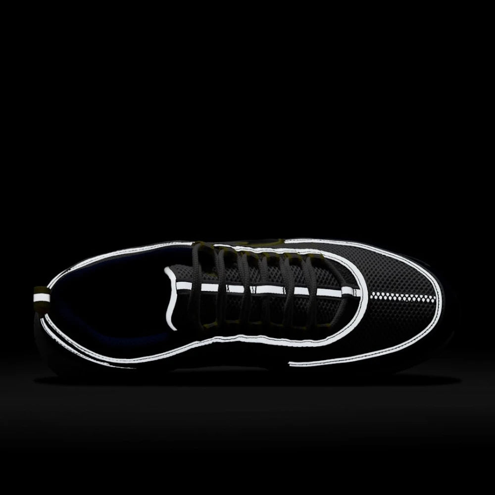 Reflective details for running in the dark