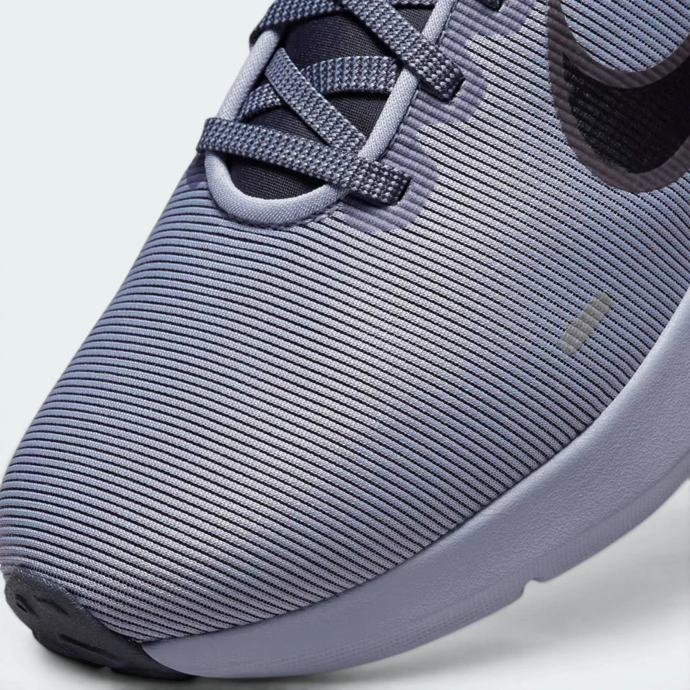 Details the high-definition mesh weave and the precision of the lace integration.