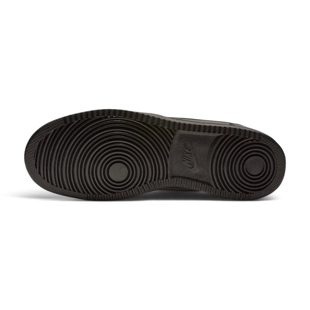 Displays the technical rubber cupsole designed for unreal multi-surface grip.