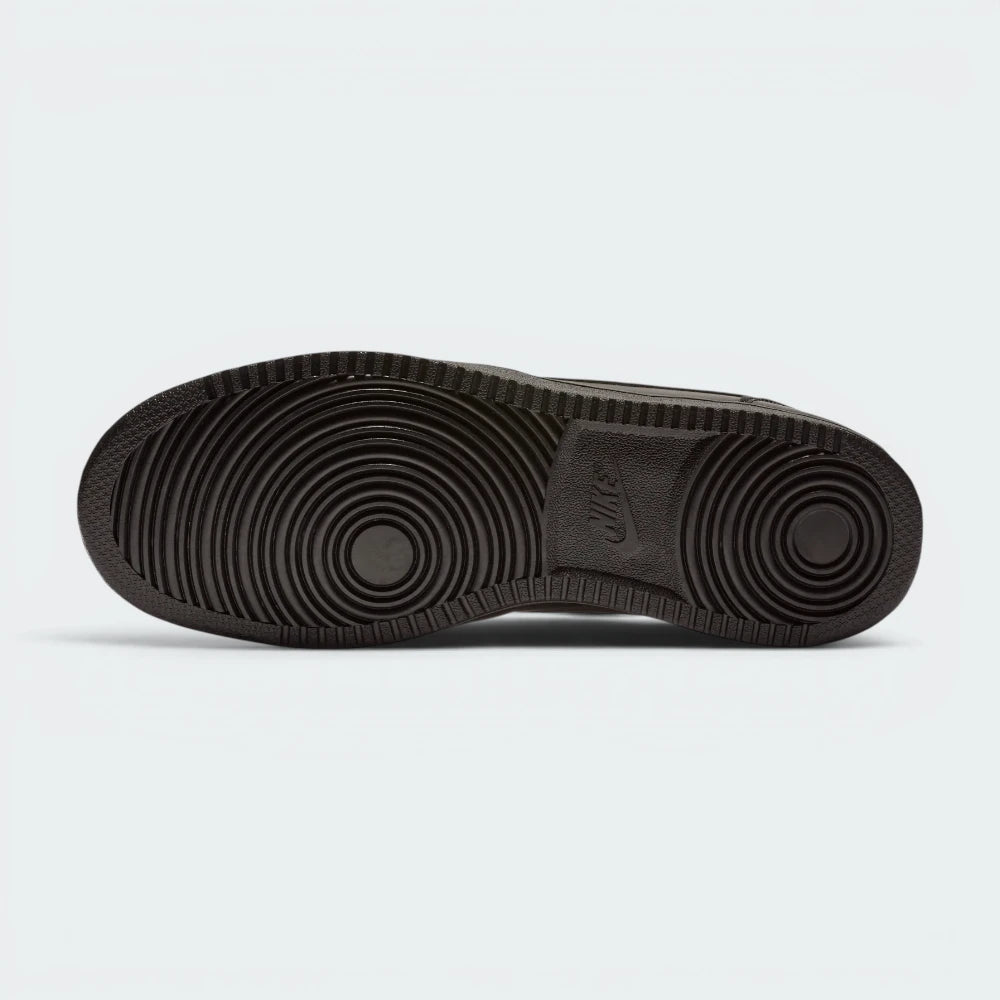 Displays the technical rubber cupsole designed for unreal multi-surface grip.