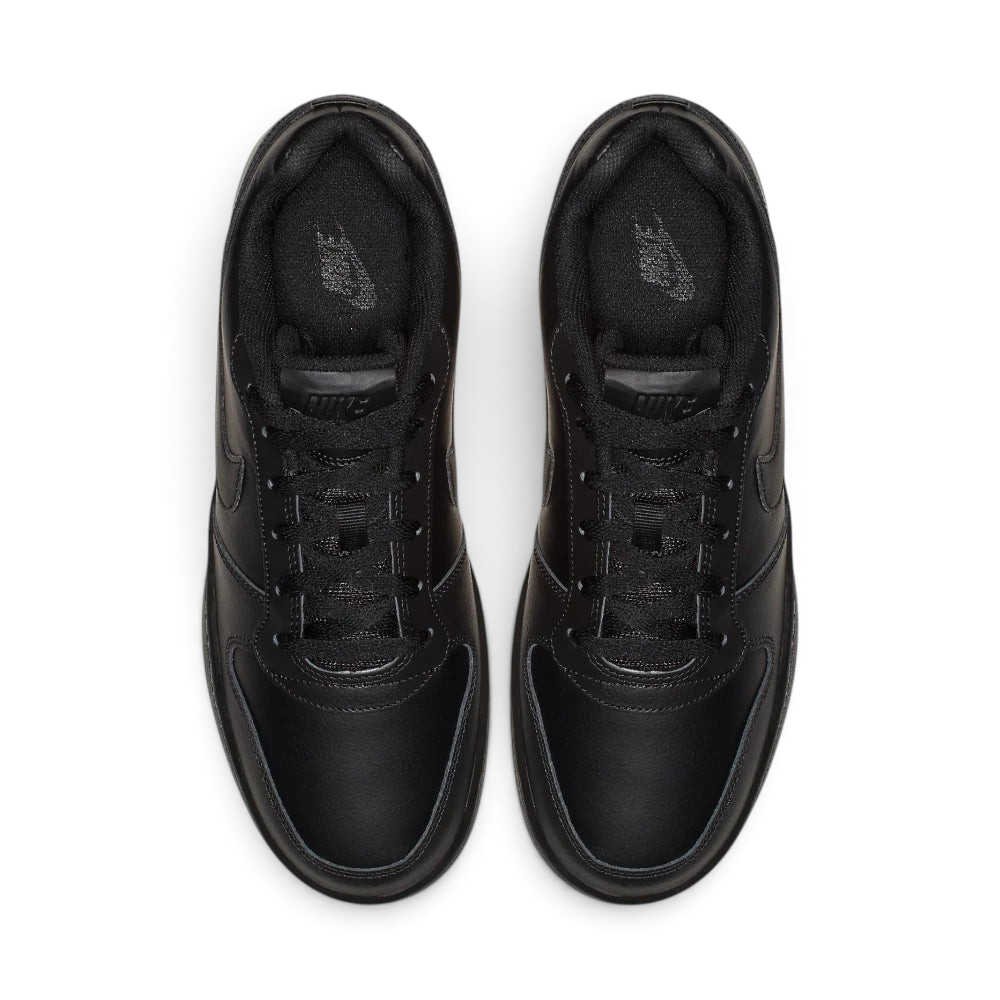 Focuses on the "locked-in" lacing system and the professional finish of the smooth toe box.