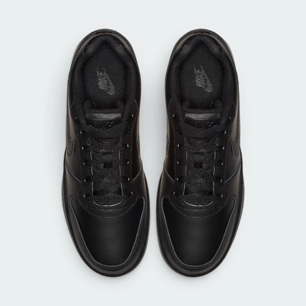 Focuses on the "locked-in" lacing system and the professional finish of the smooth toe box.