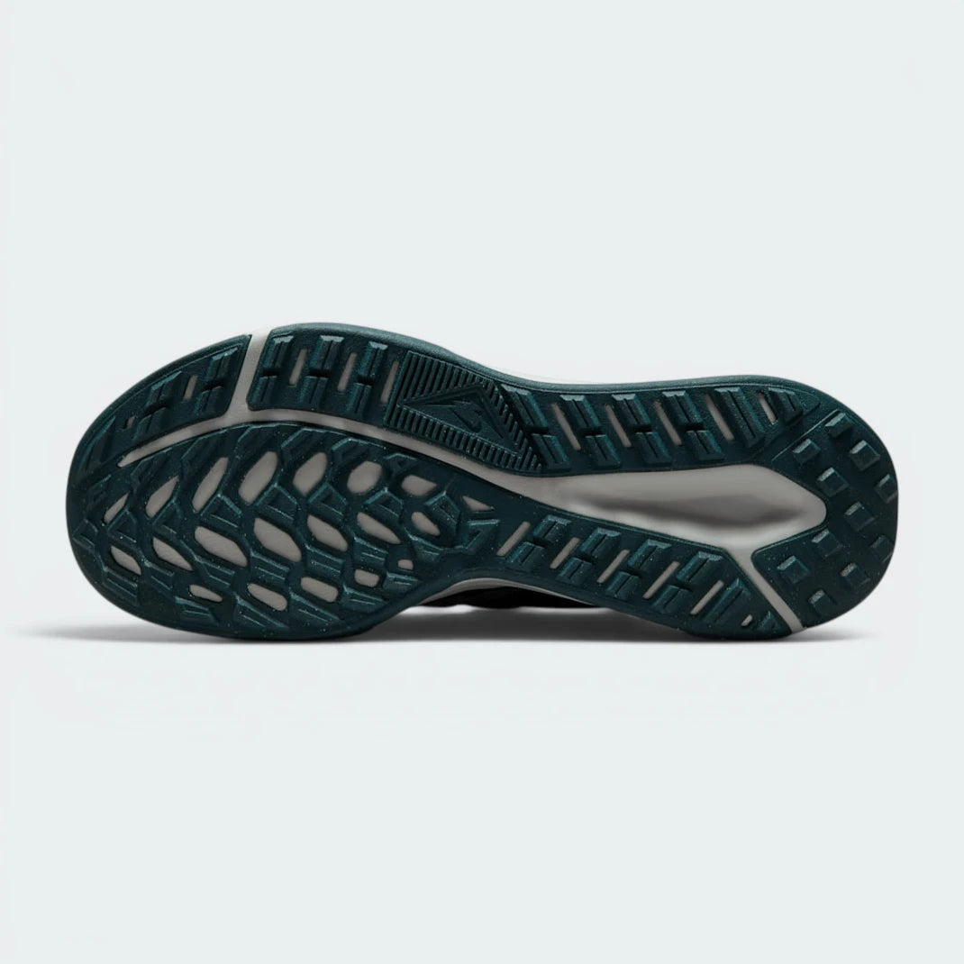 Displays the technical tapered lugs and the "unreal" speckle finish of the Nike Grind material.